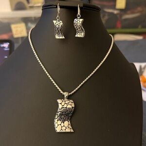 Necklace & Earring Set in Silver Tone/Black with Pebble Finish.